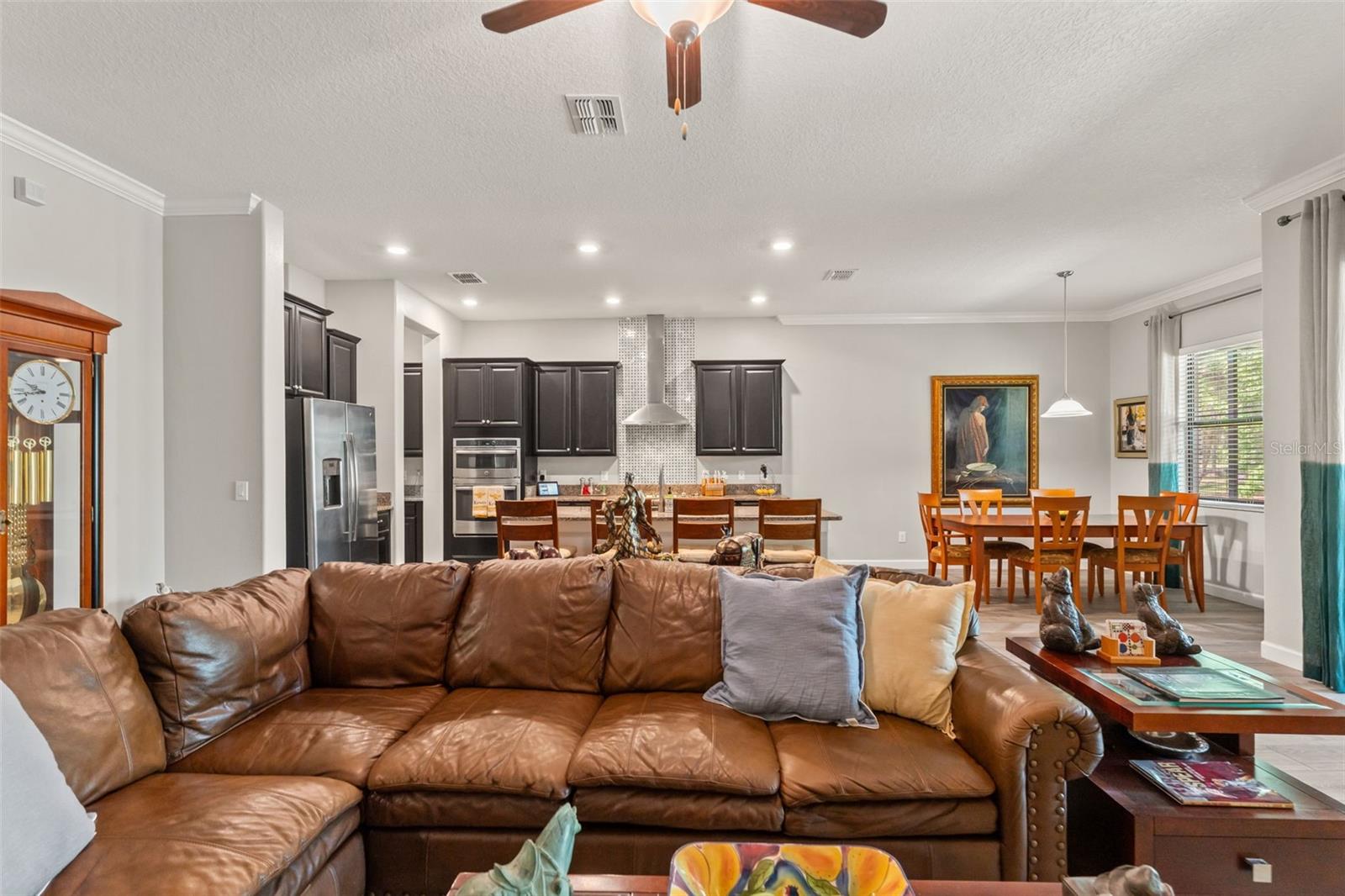 Listing photo id 11 for 4910 Southern Valley Loop