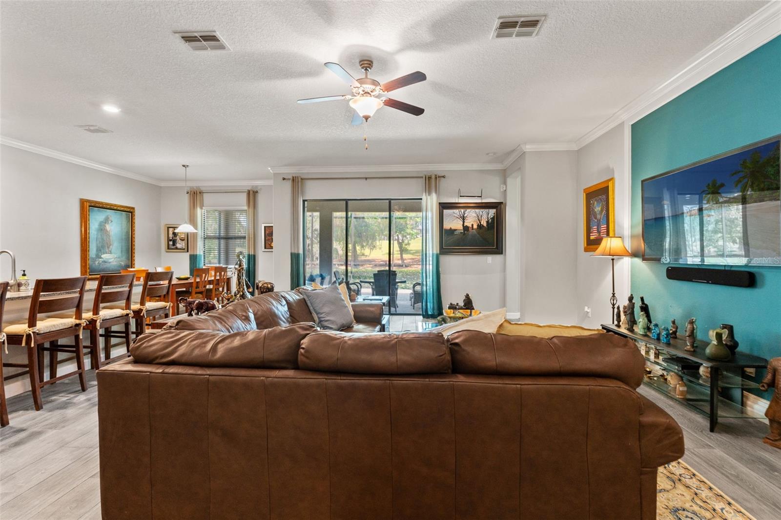 Listing photo id 13 for 4910 Southern Valley Loop