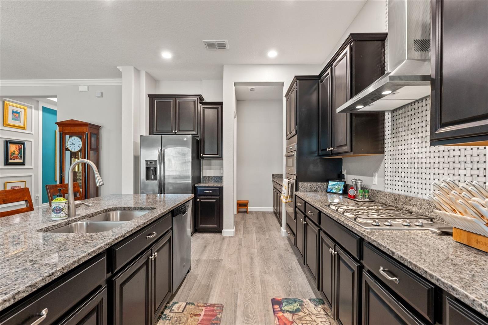 Listing photo id 14 for 4910 Southern Valley Loop