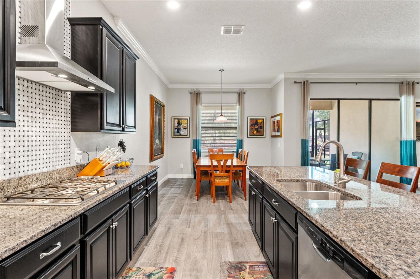 Listing photo id 17 for 4910 Southern Valley Loop