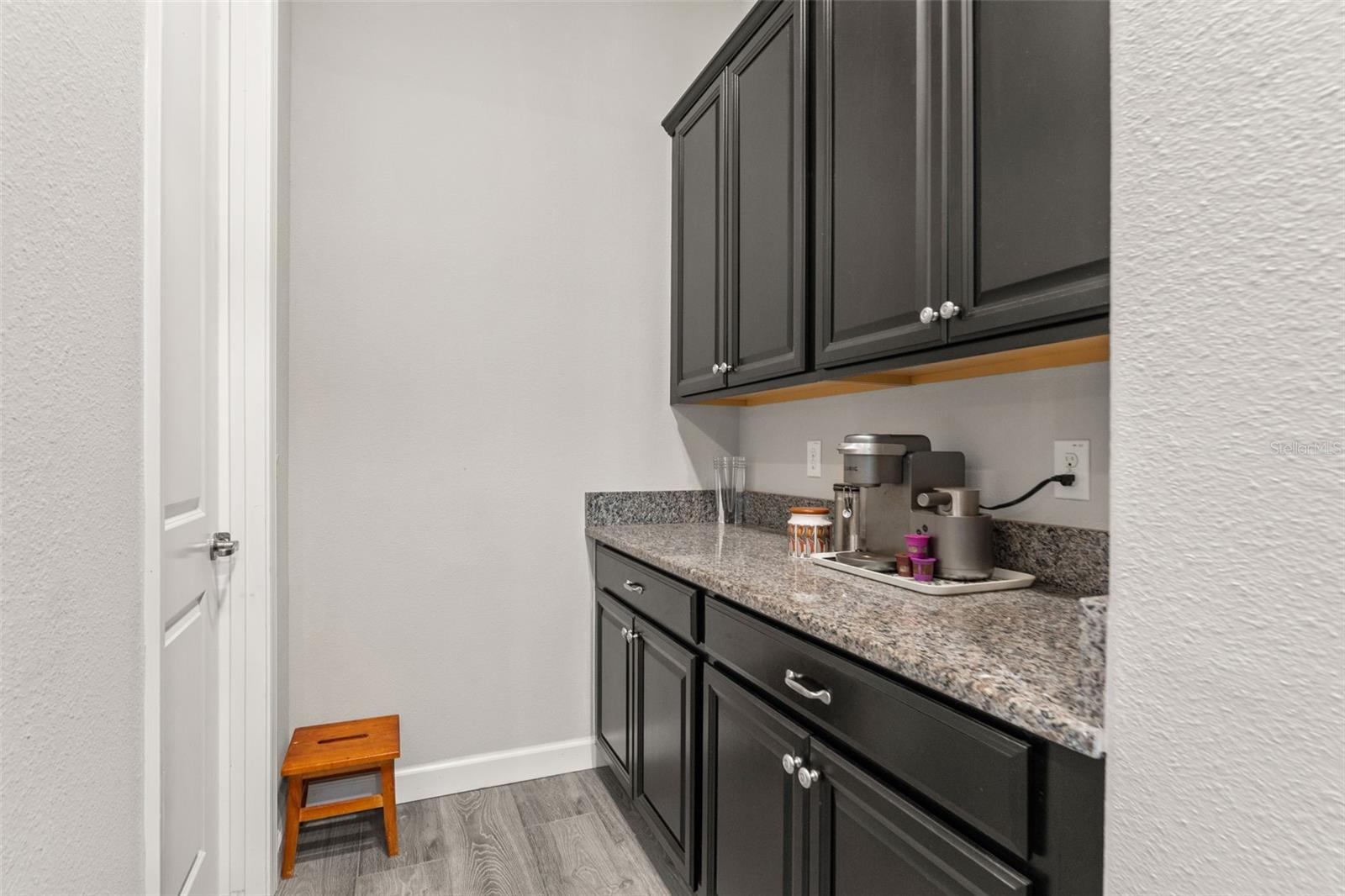 Listing photo id 18 for 4910 Southern Valley Loop