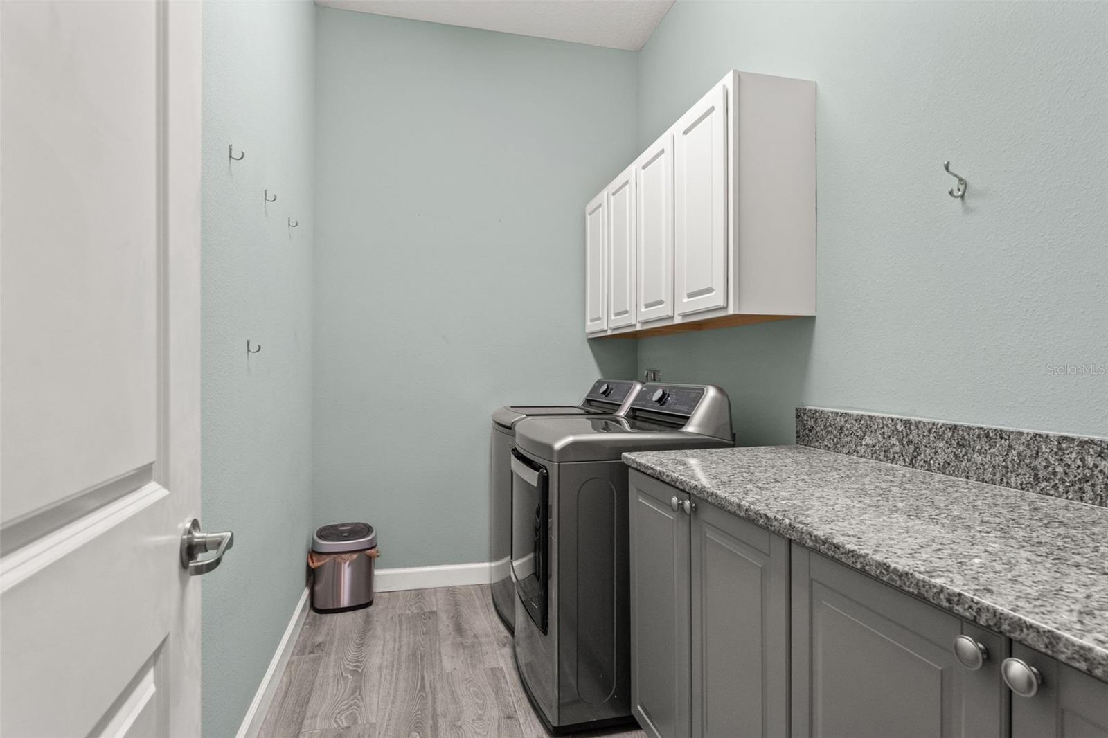 Listing photo id 25 for 4910 Southern Valley Loop