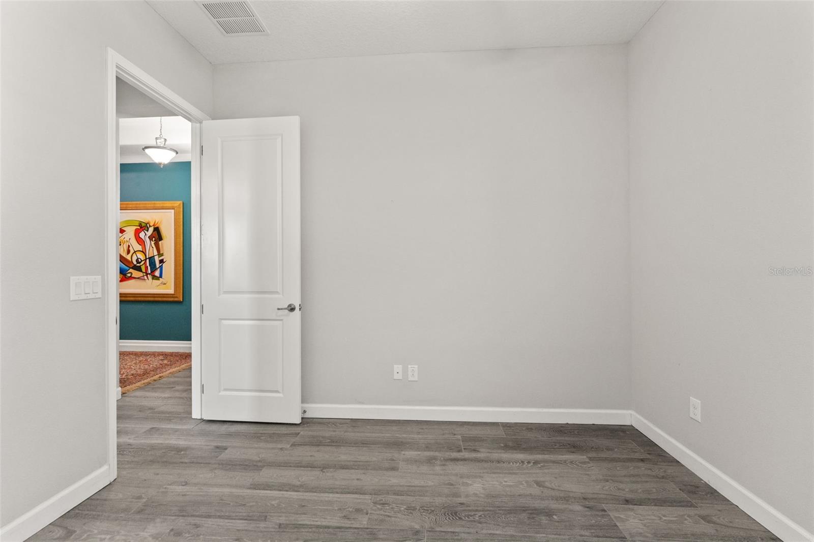 Listing photo id 31 for 4910 Southern Valley Loop