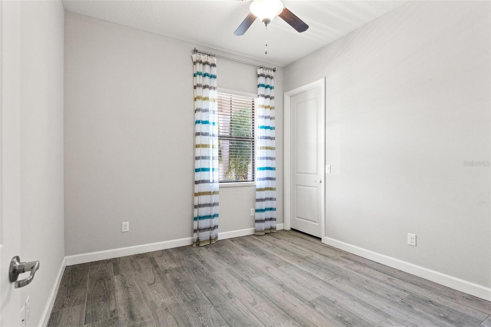 Listing photo id 32 for 4910 Southern Valley Loop