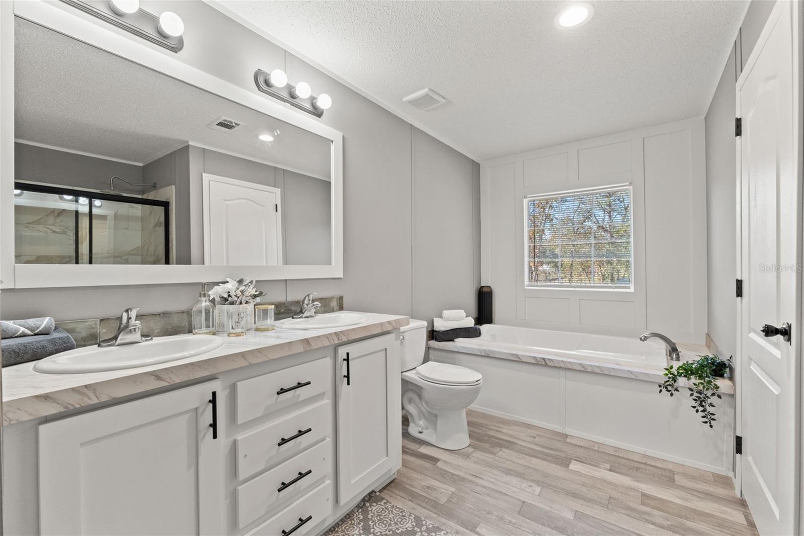 Image 37 of 60 For 14247 Hurricane Drive