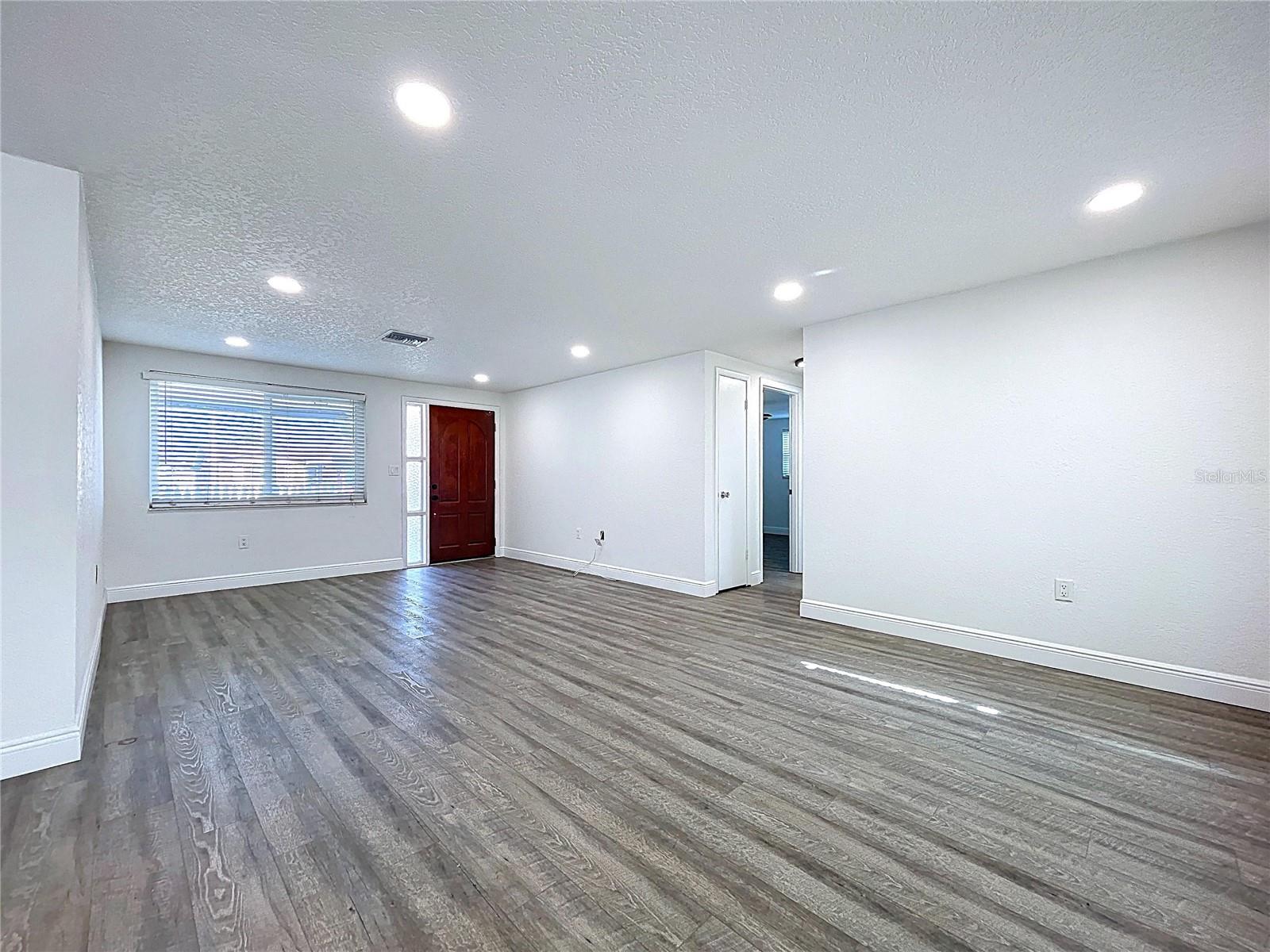 Listing photo id 8 for 6142 9th Avenue