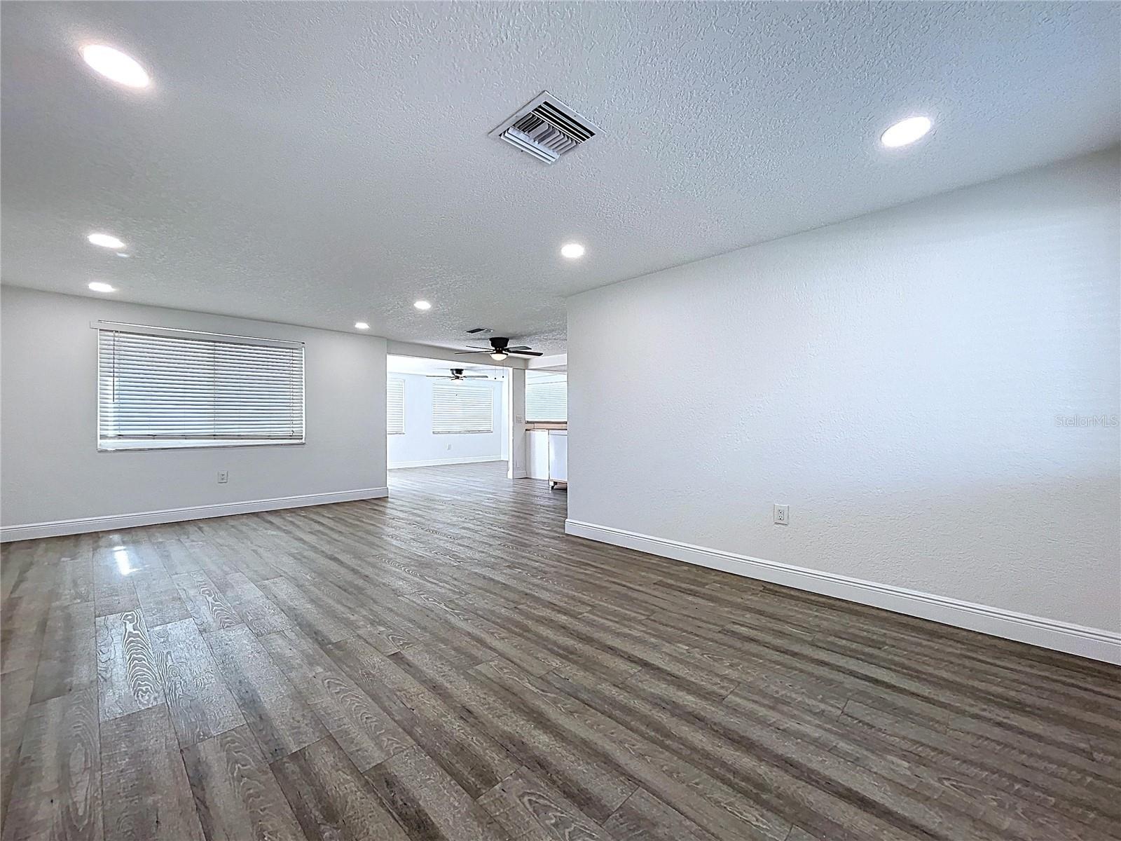 Listing photo id 9 for 6142 9th Avenue