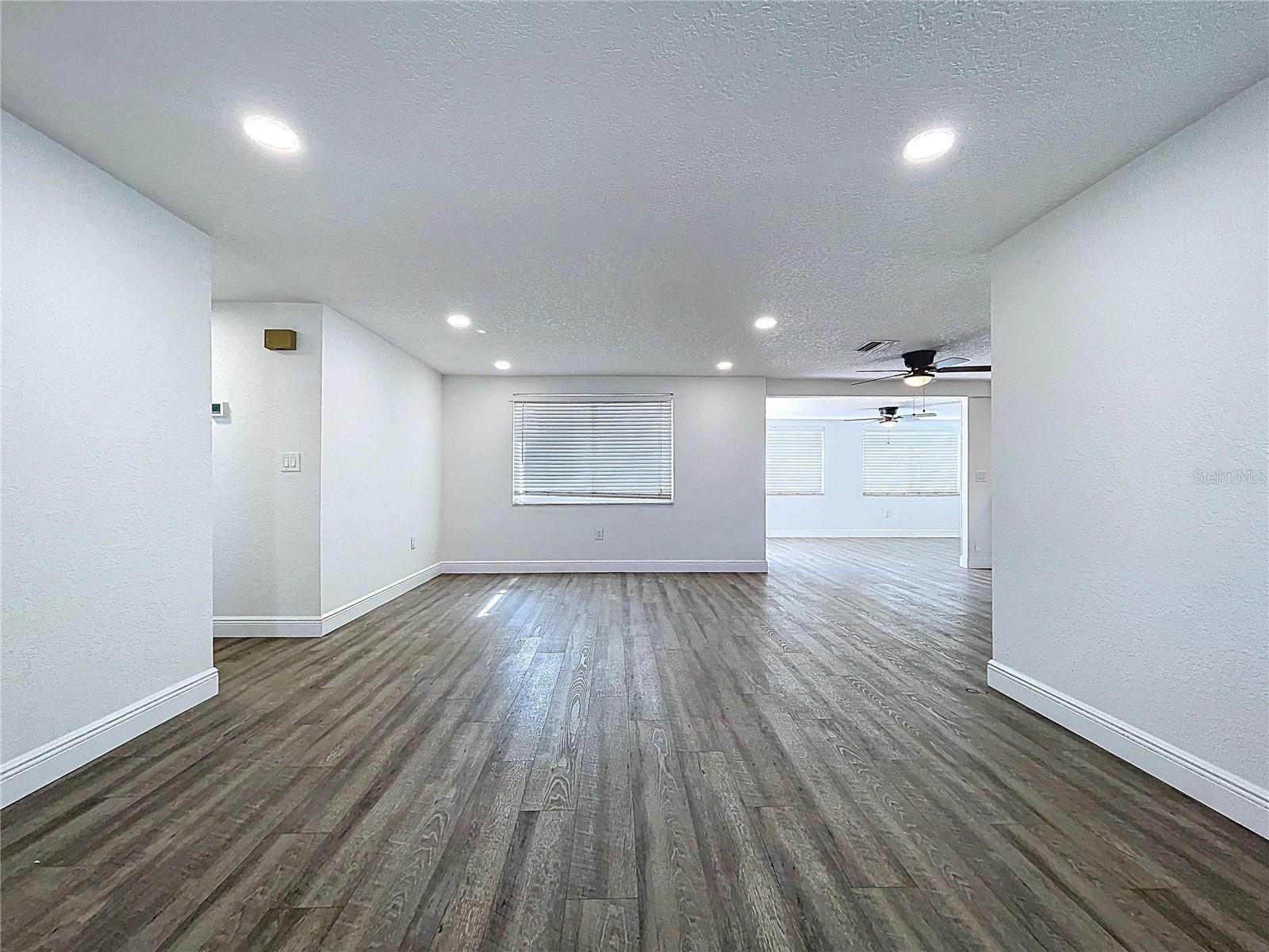 Listing photo id 11 for 6142 9th Avenue