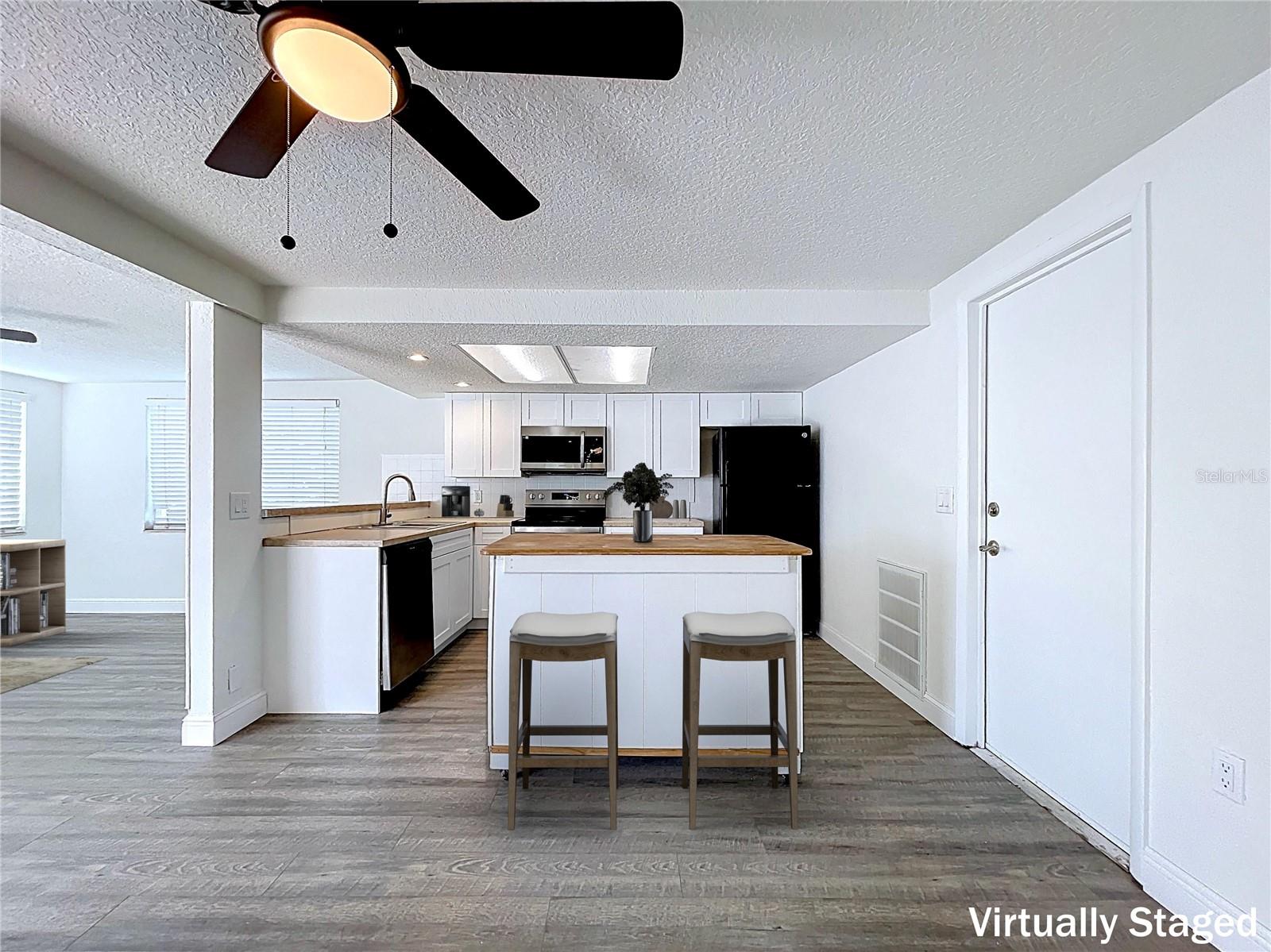 Listing photo id 13 for 6142 9th Avenue