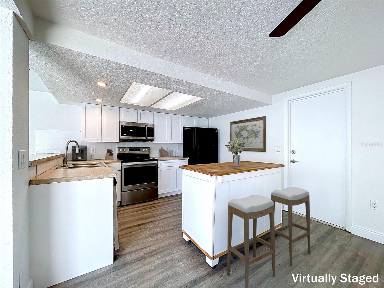 Listing photo id 15 for 6142 9th Avenue