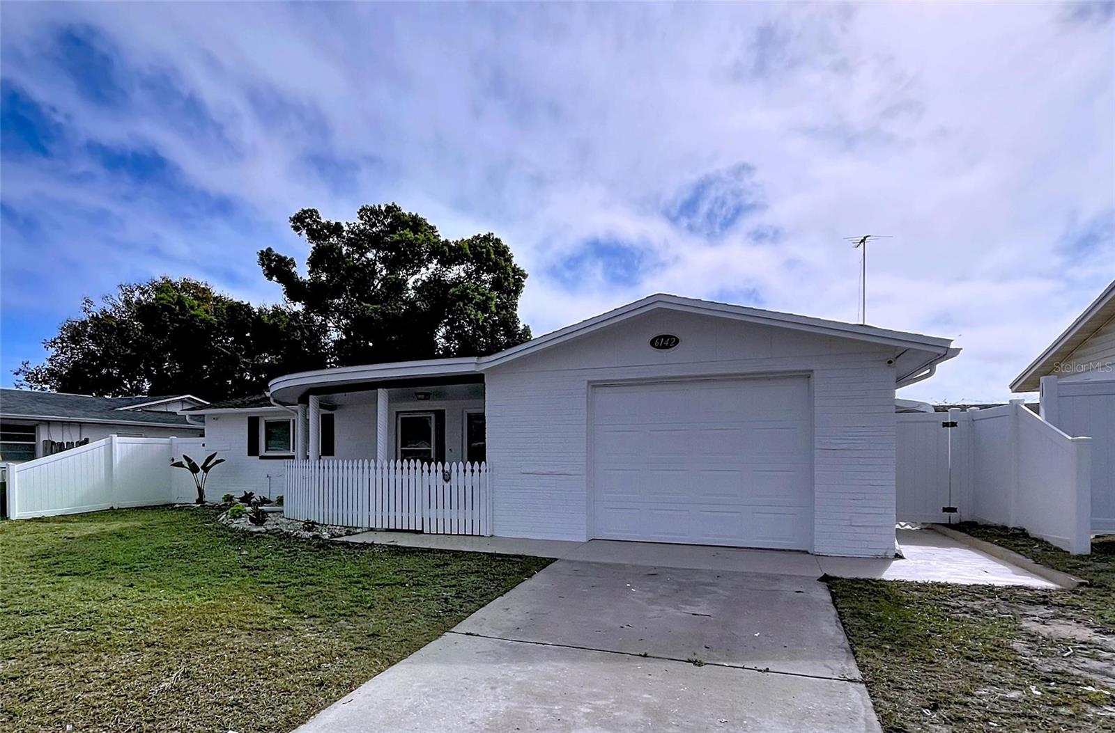 Listing photo id 0 for 6142 9th Avenue