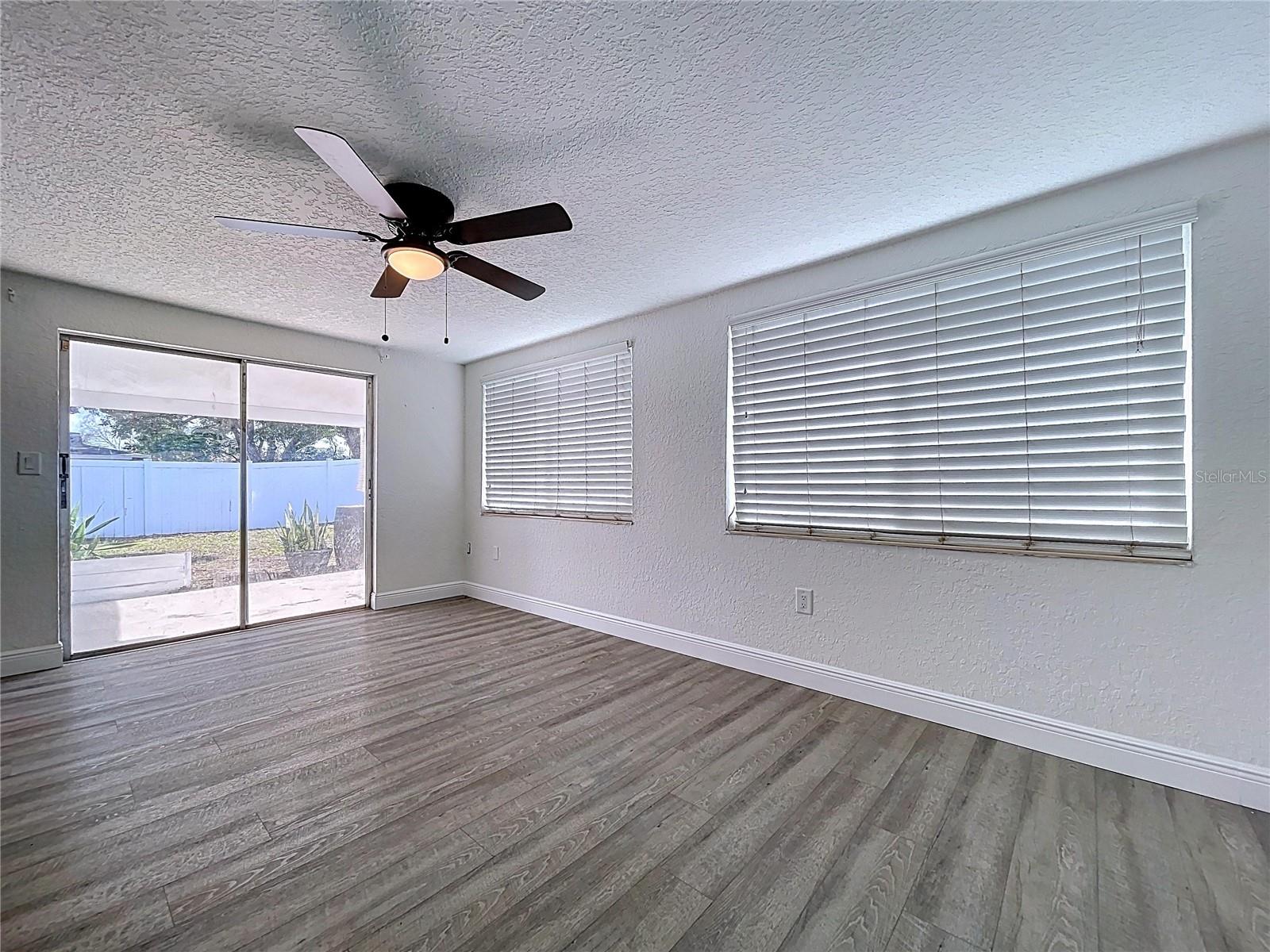 Listing photo id 22 for 6142 9th Avenue