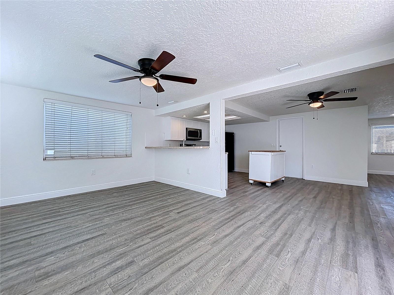 Listing photo id 23 for 6142 9th Avenue