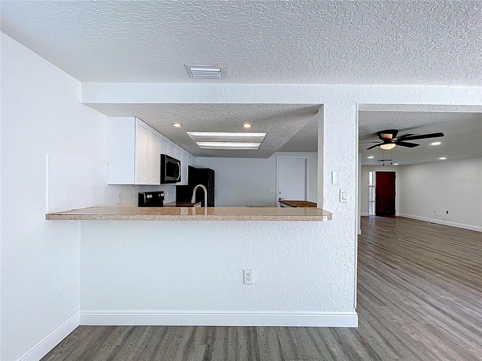 Listing photo id 24 for 6142 9th Avenue