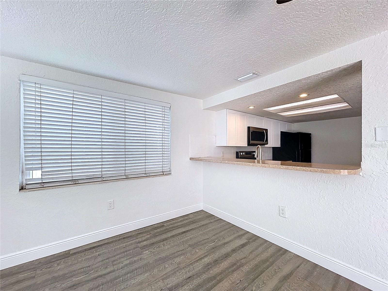 Listing photo id 25 for 6142 9th Avenue