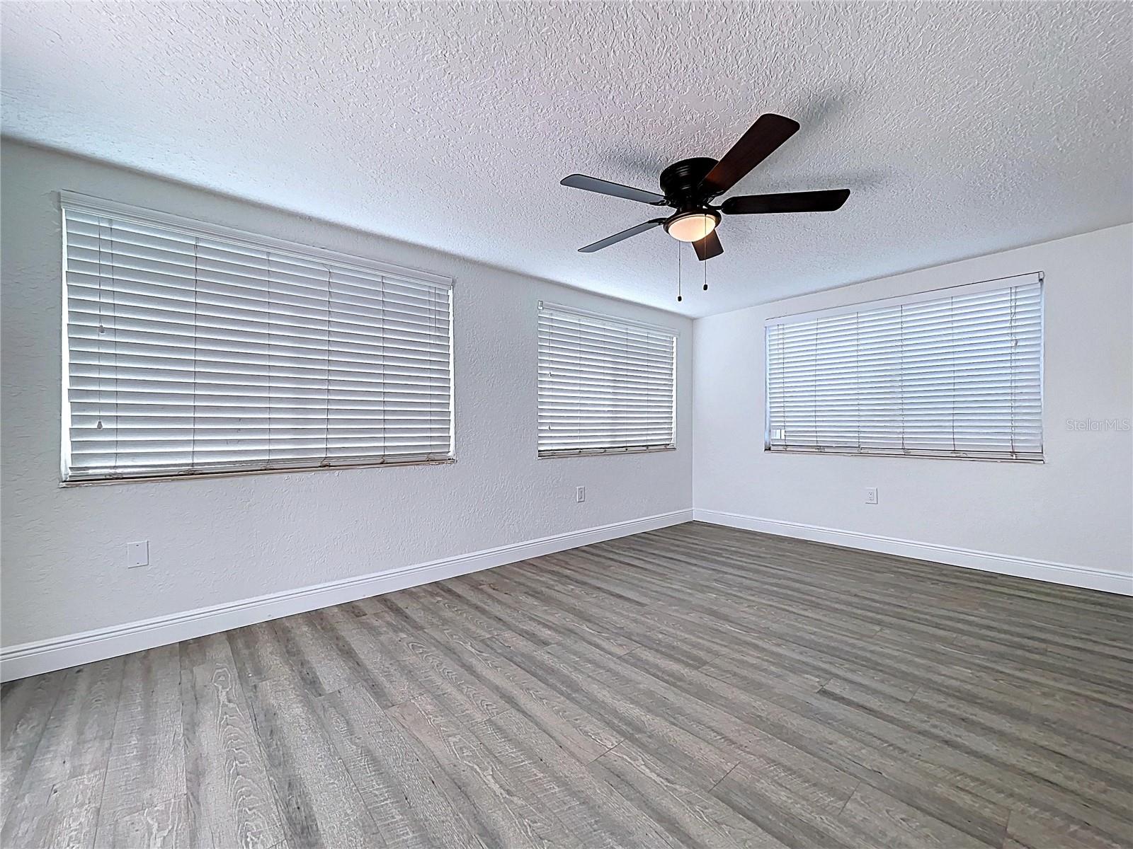 Listing photo id 26 for 6142 9th Avenue