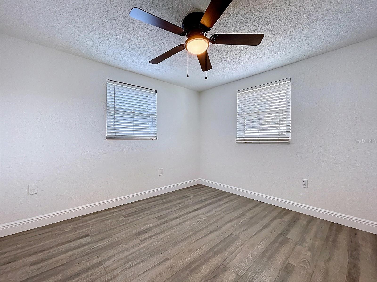 Listing photo id 28 for 6142 9th Avenue