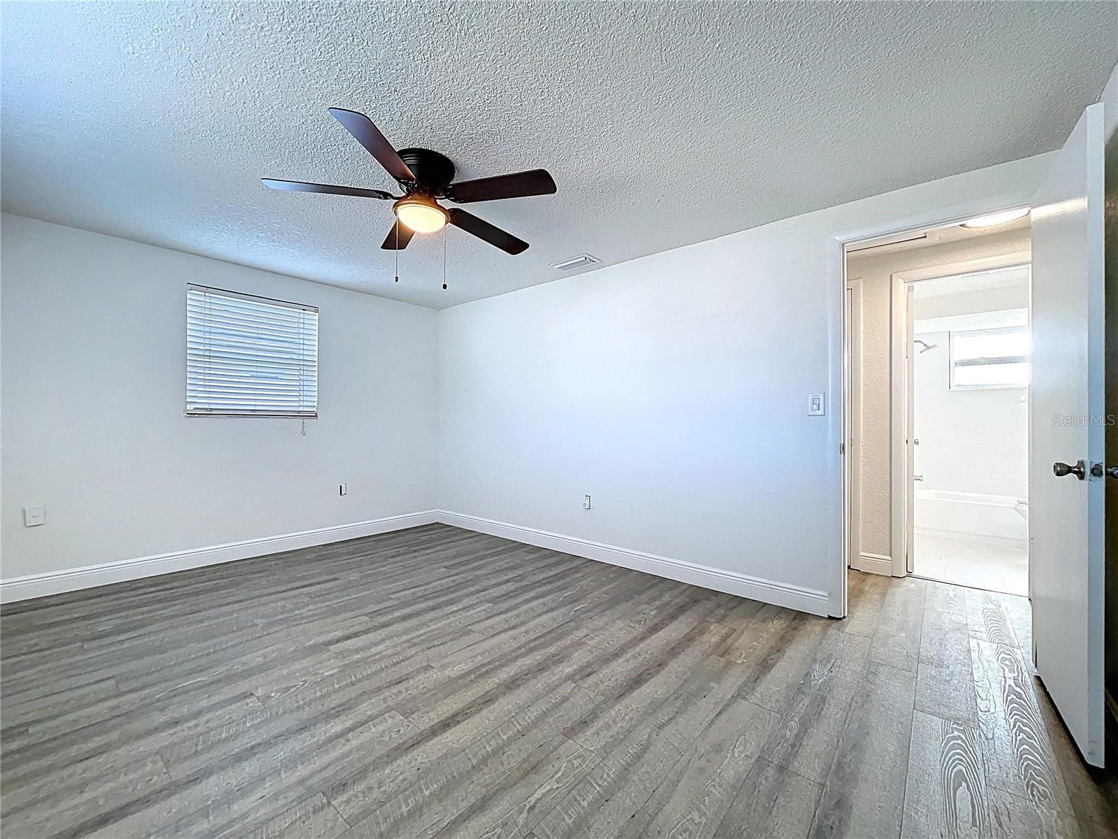 Listing photo id 31 for 6142 9th Avenue