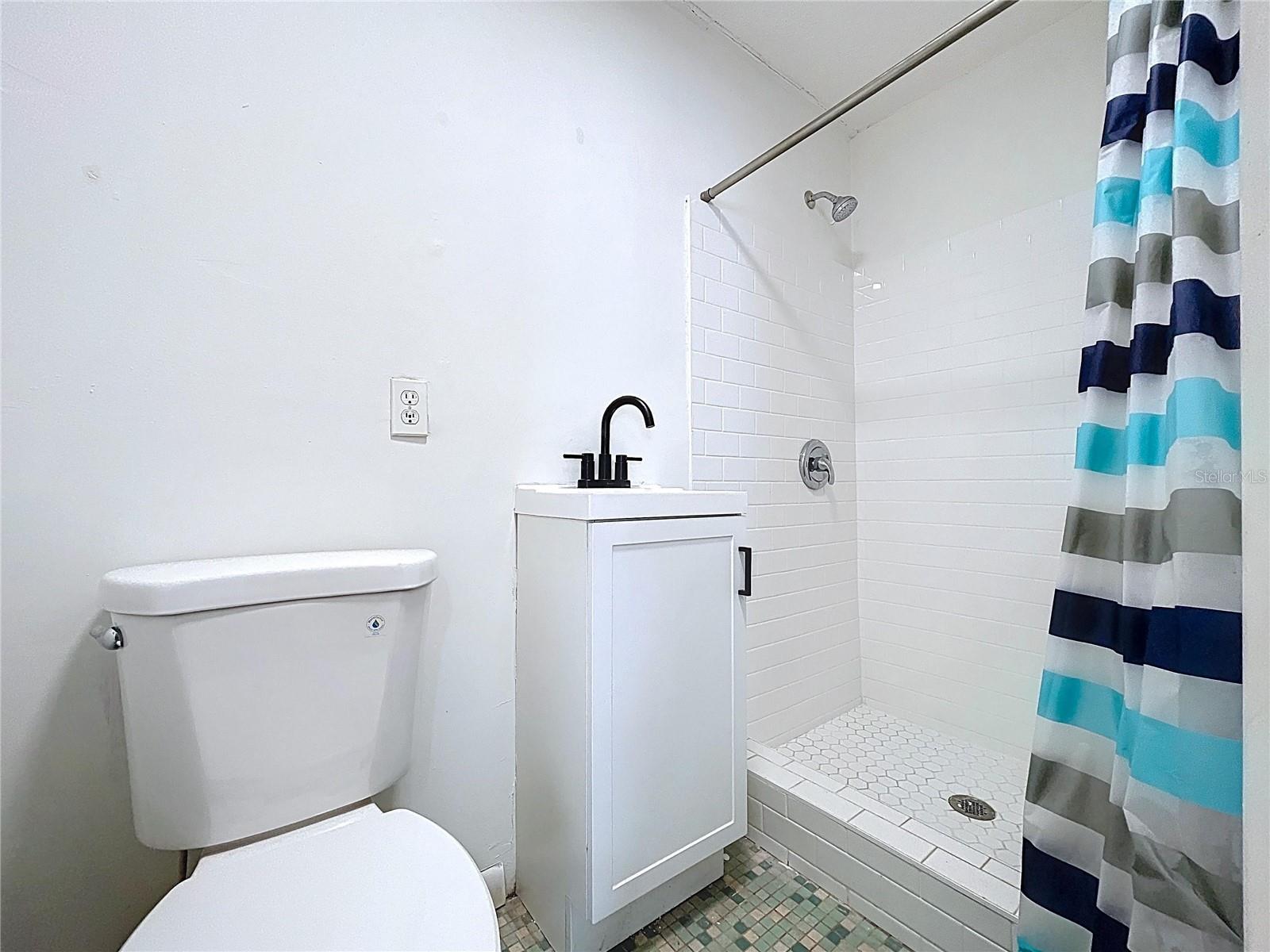 Listing photo id 34 for 6142 9th Avenue