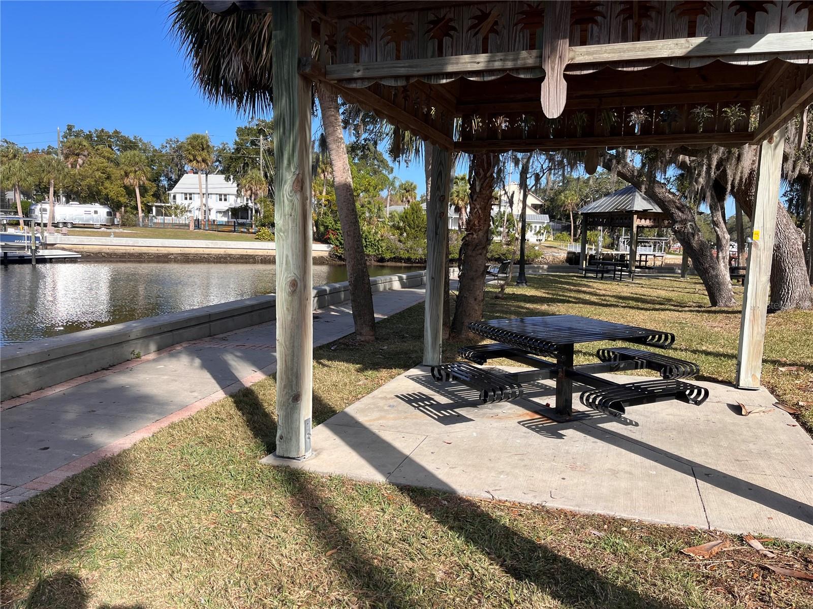 Listing photo id 50 for 6142 9th Avenue