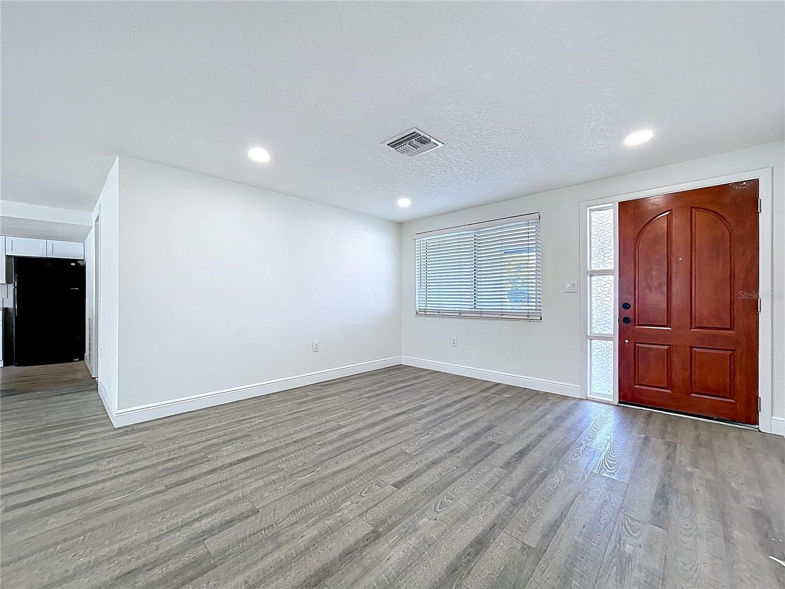 Listing photo id 6 for 6142 9th Avenue