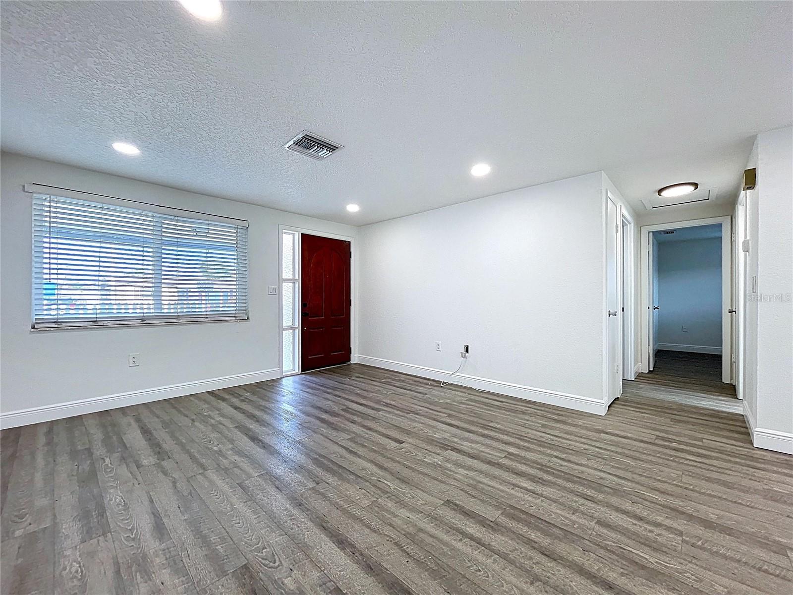 Listing photo id 7 for 6142 9th Avenue