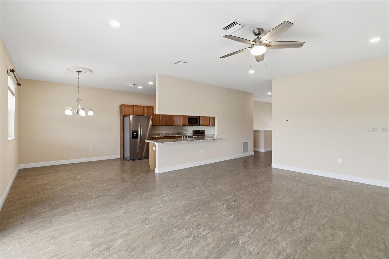 Listing photo id 8 for 7332 Islander Lane