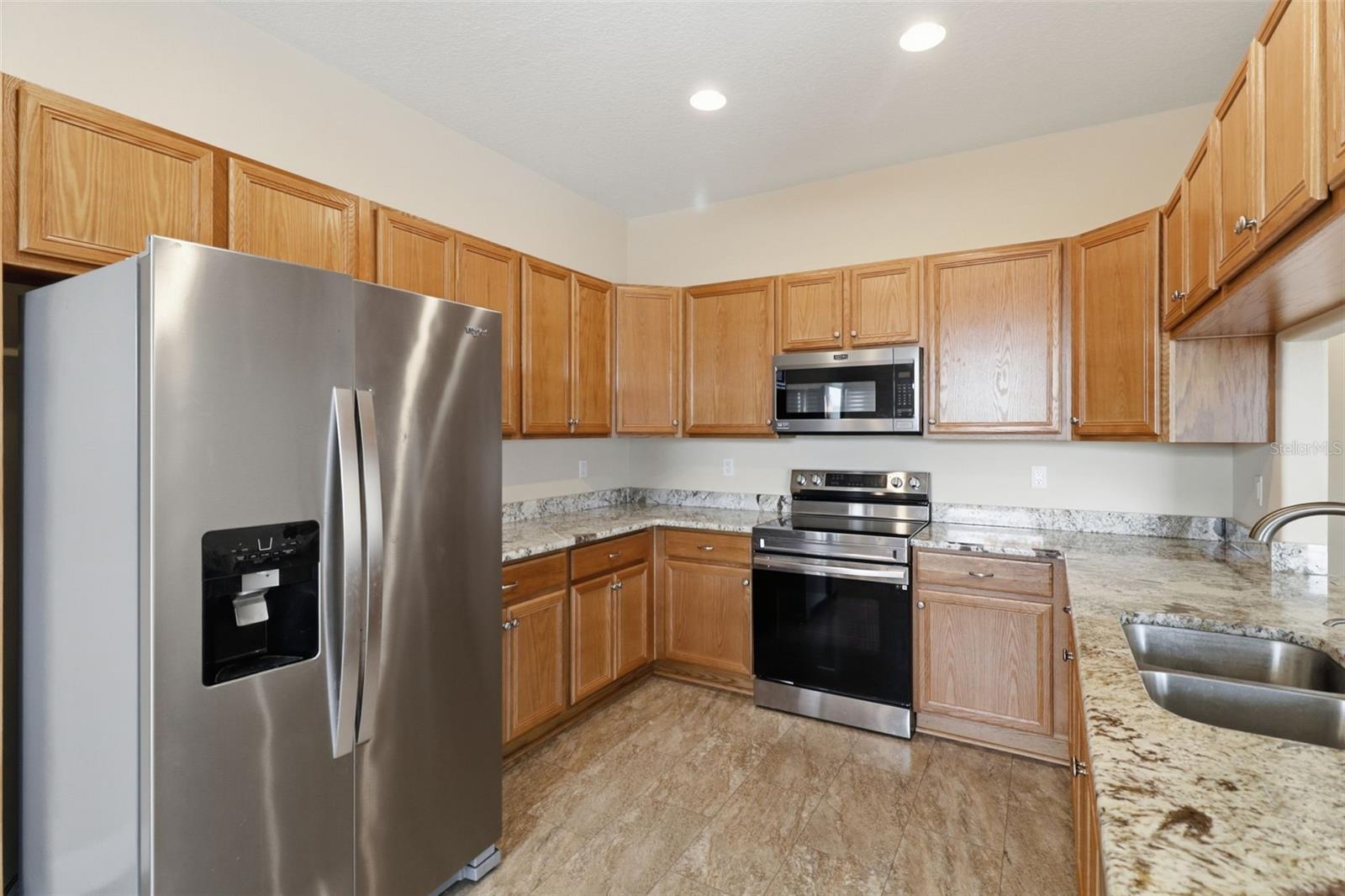 Listing photo id 11 for 7332 Islander Lane