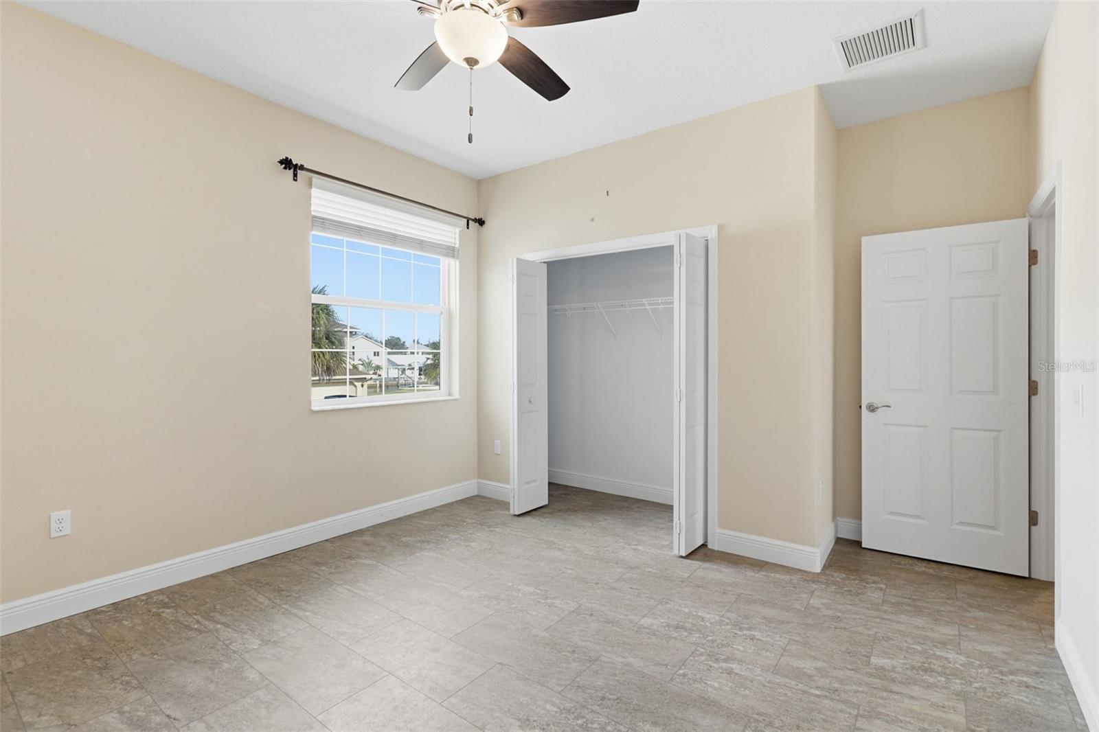 Listing photo id 14 for 7332 Islander Lane