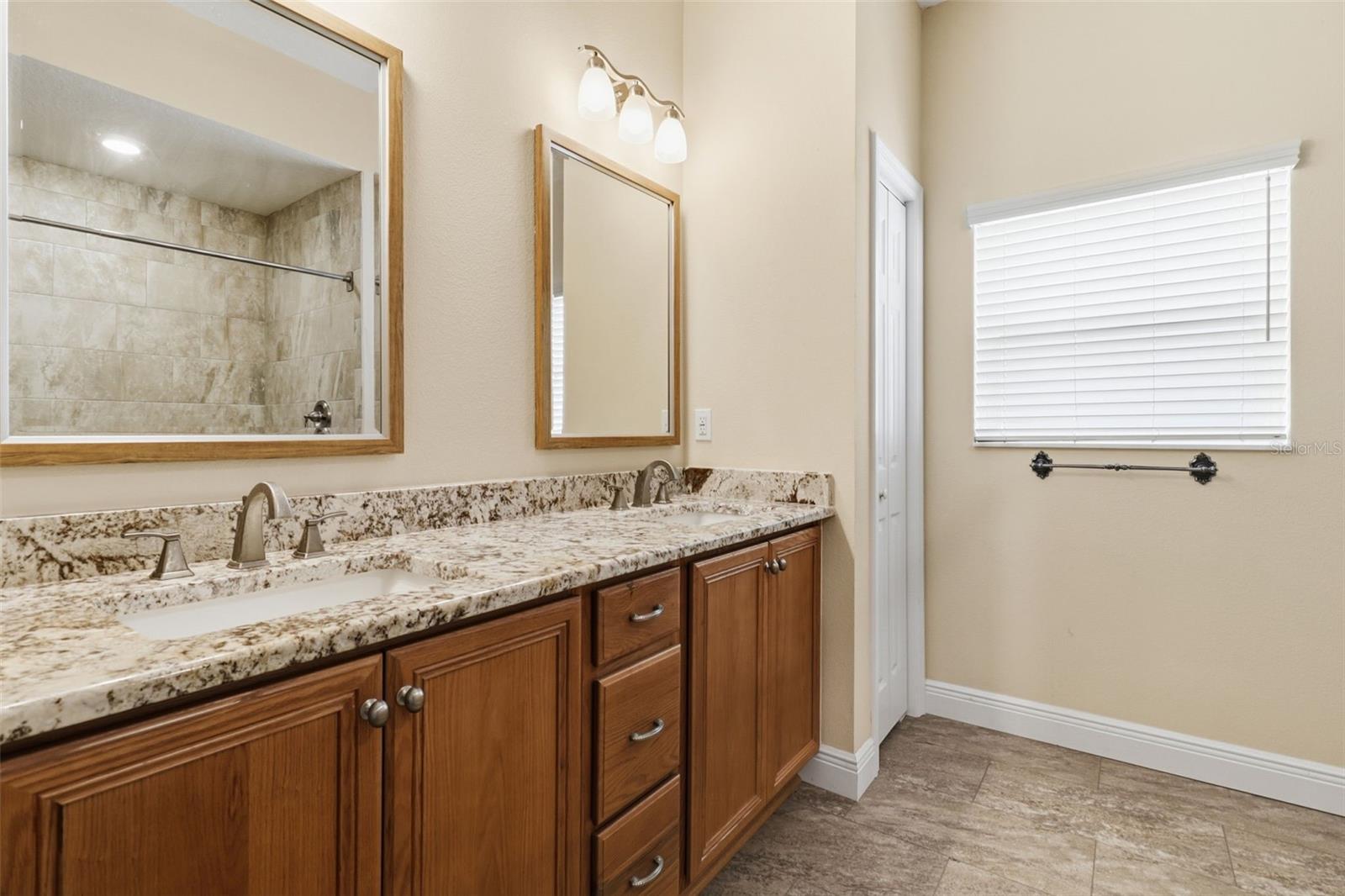 Listing photo id 15 for 7332 Islander Lane