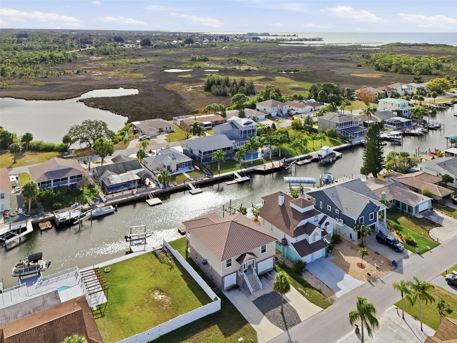 Listing photo id 0 for 7332 Islander Lane