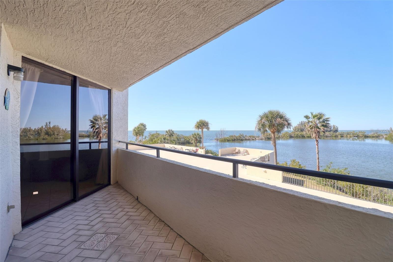 Image 10 of 27 For 5915 Sea Ranch Drive 211