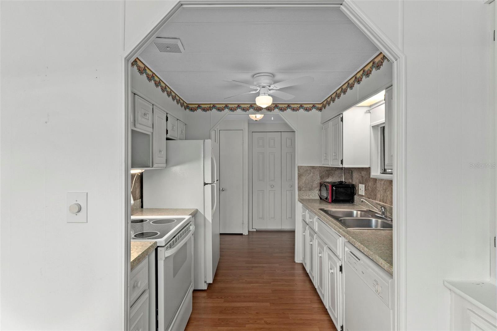 Image 23 of 49 For 12045 Formosa Street