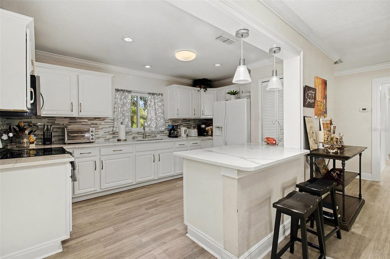 Image 5 of 16 For 8465 Oak Bluff Drive