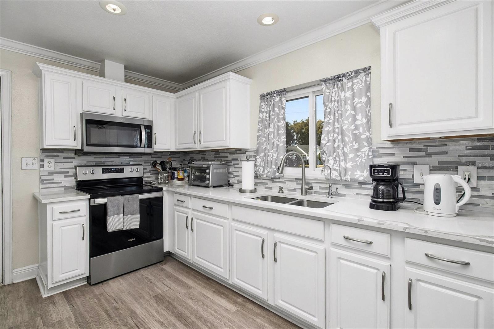 Image 6 of 16 For 8465 Oak Bluff Drive