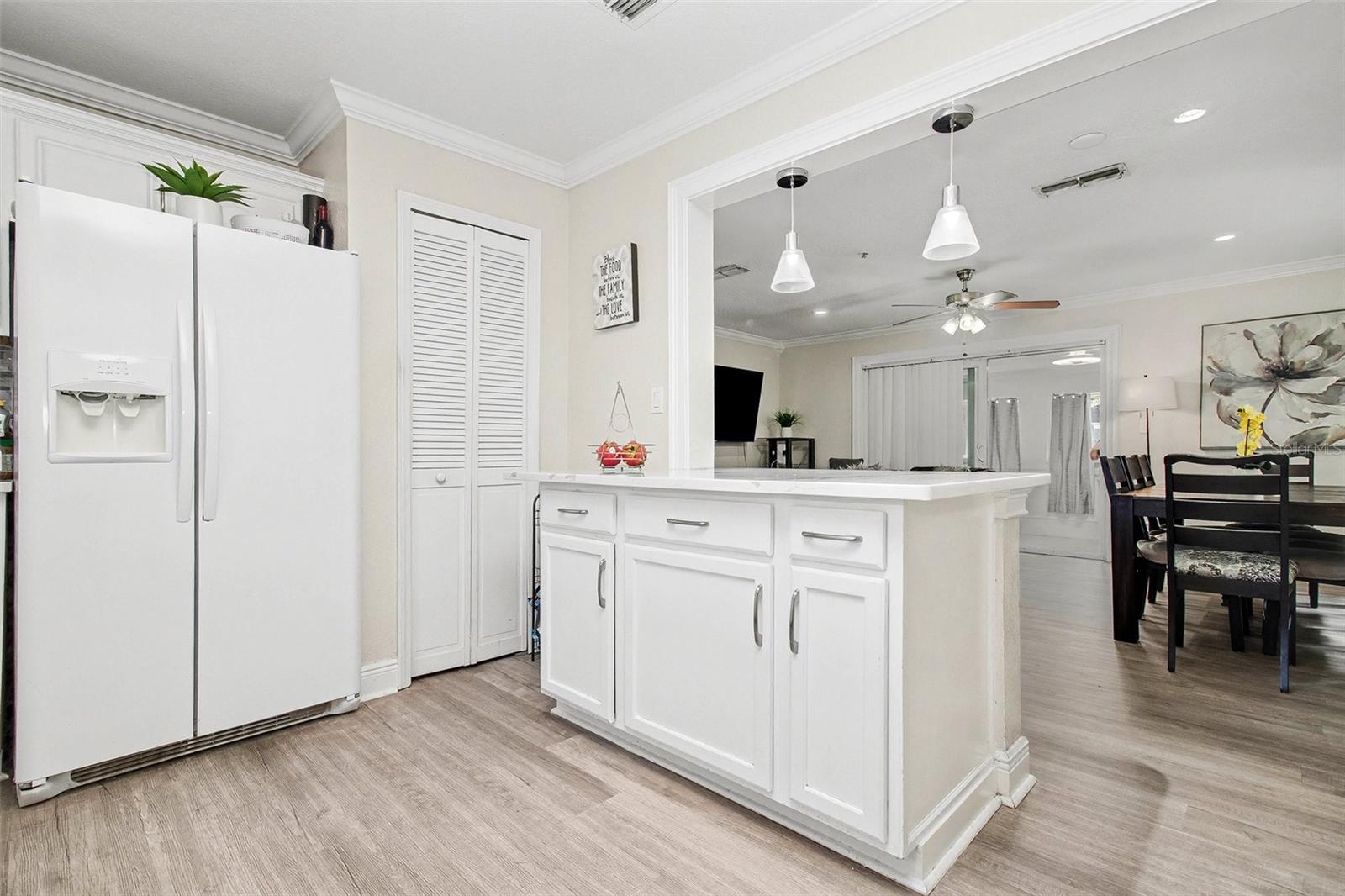 Image 7 of 16 For 8465 Oak Bluff Drive