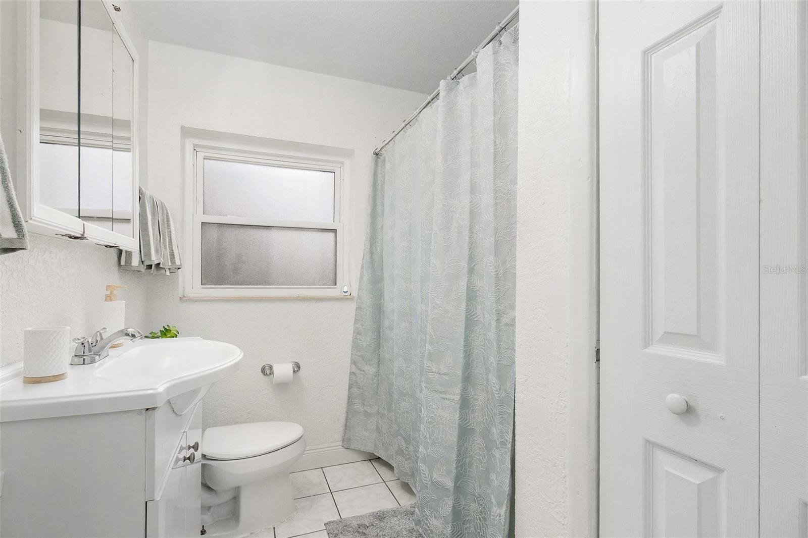 Image 8 of 16 For 8465 Oak Bluff Drive