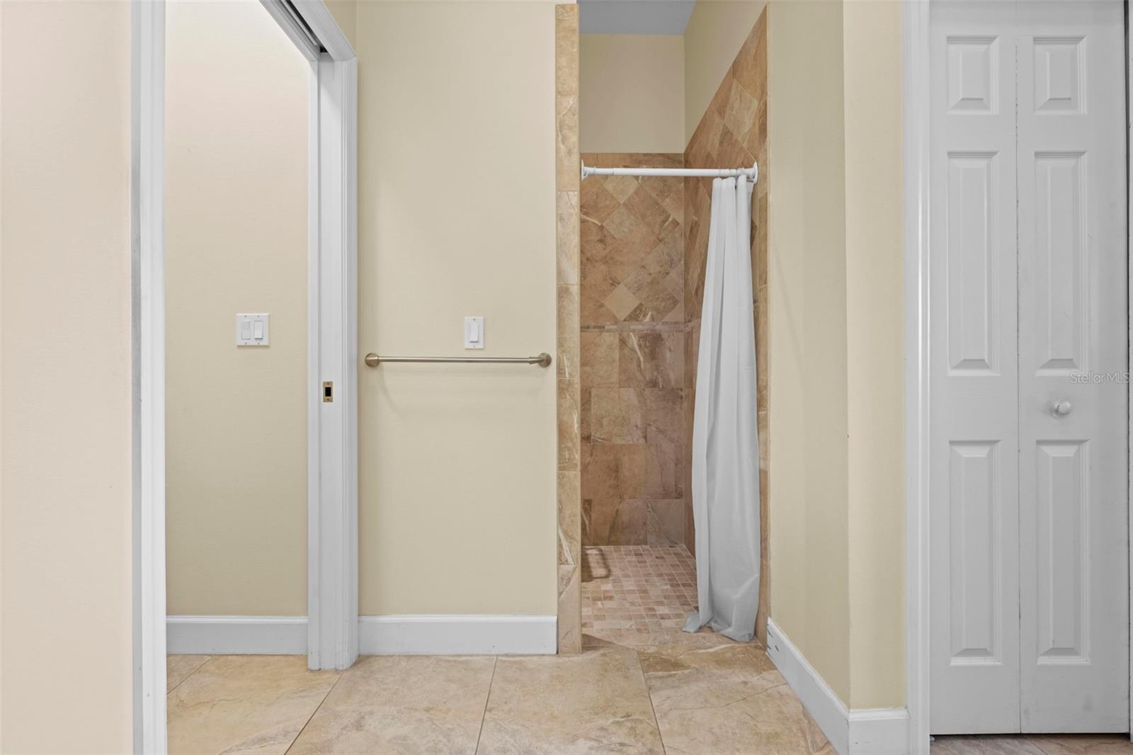 Listing photo id 31 for 5425 Glorious Trail