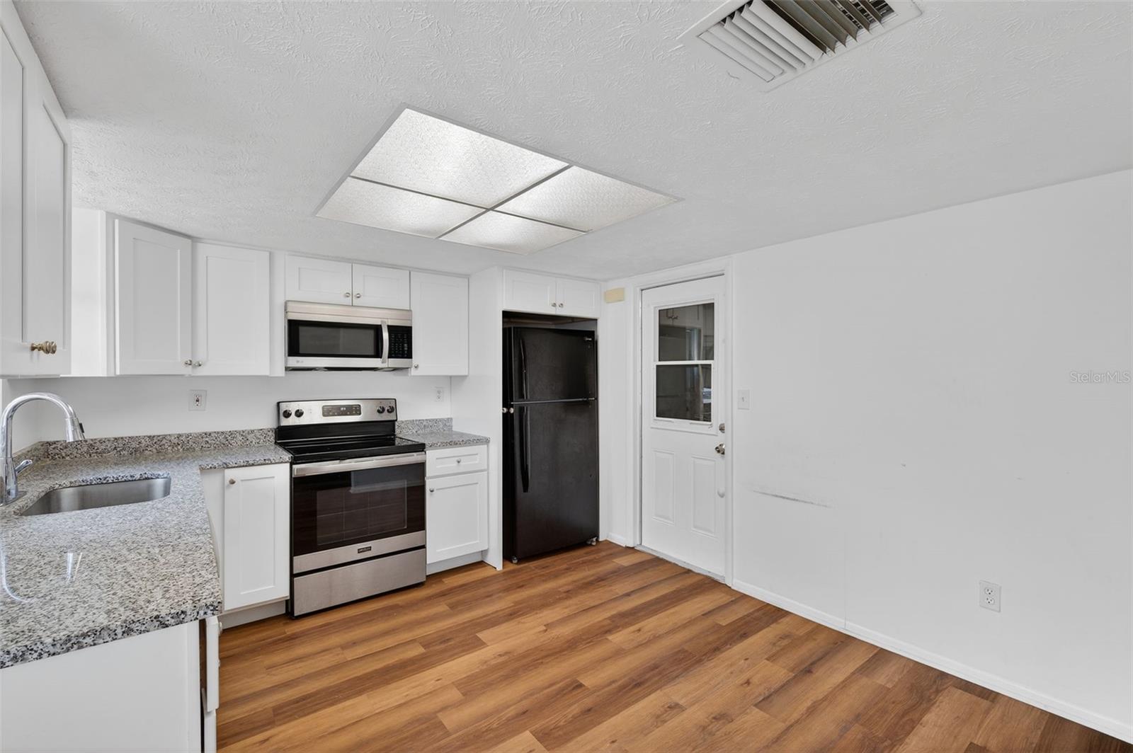 Image 23 of 60 For 8626 Robilina Road