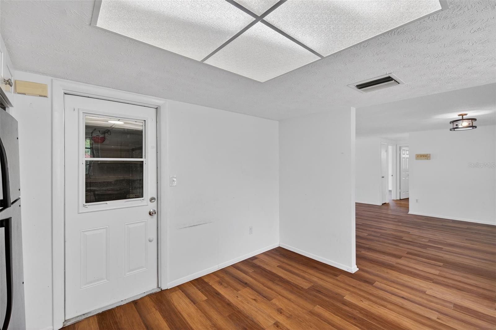 Image 28 of 60 For 8626 Robilina Road