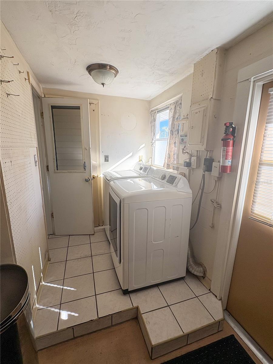 Image 11 of 38 For 10206 Willow Drive