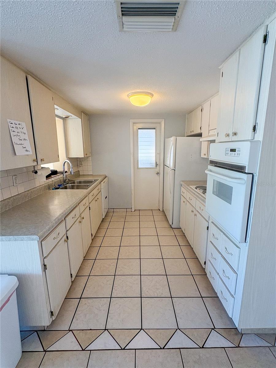 Image 14 of 38 For 10206 Willow Drive