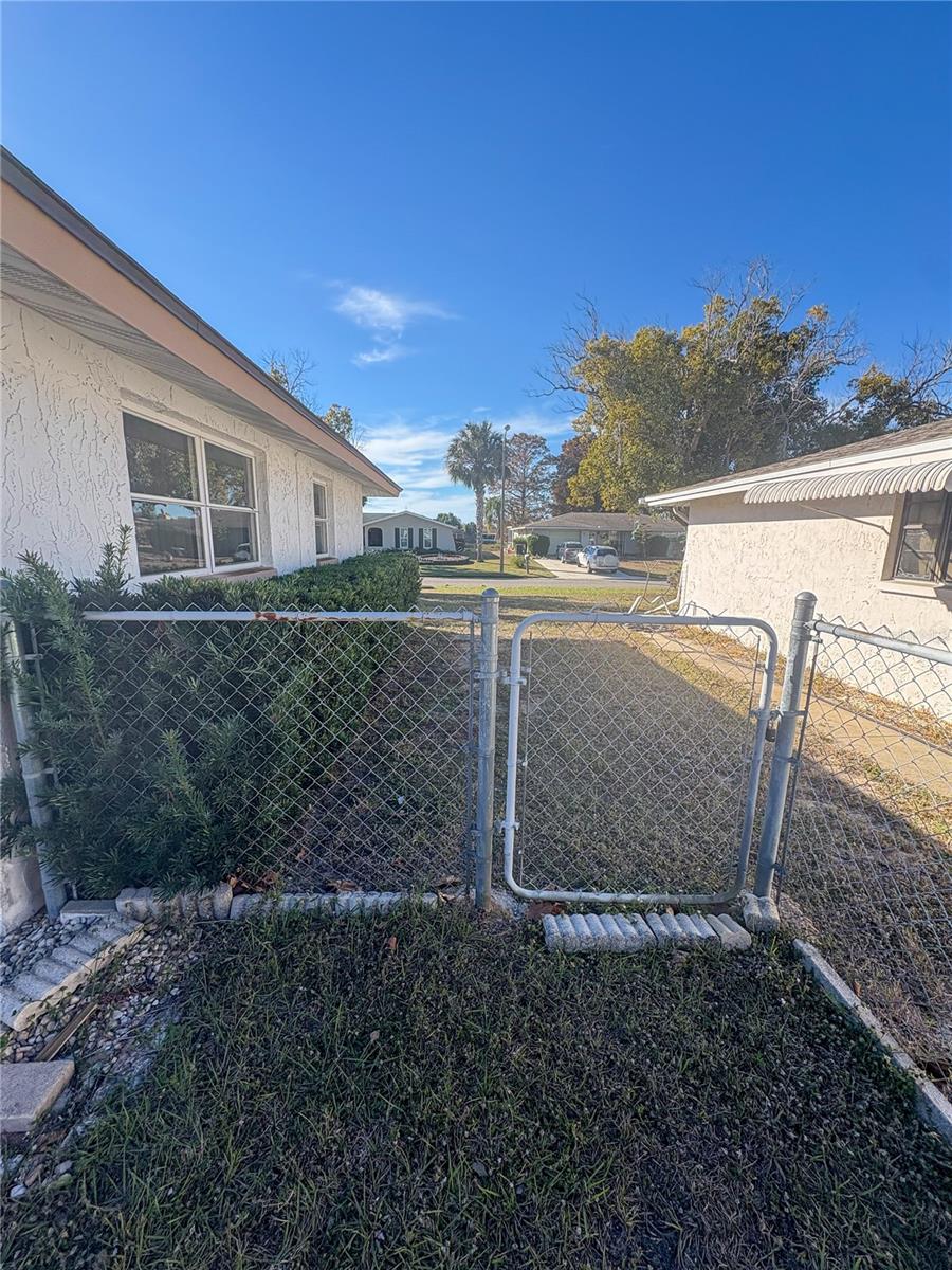 Image 33 of 38 For 10206 Willow Drive