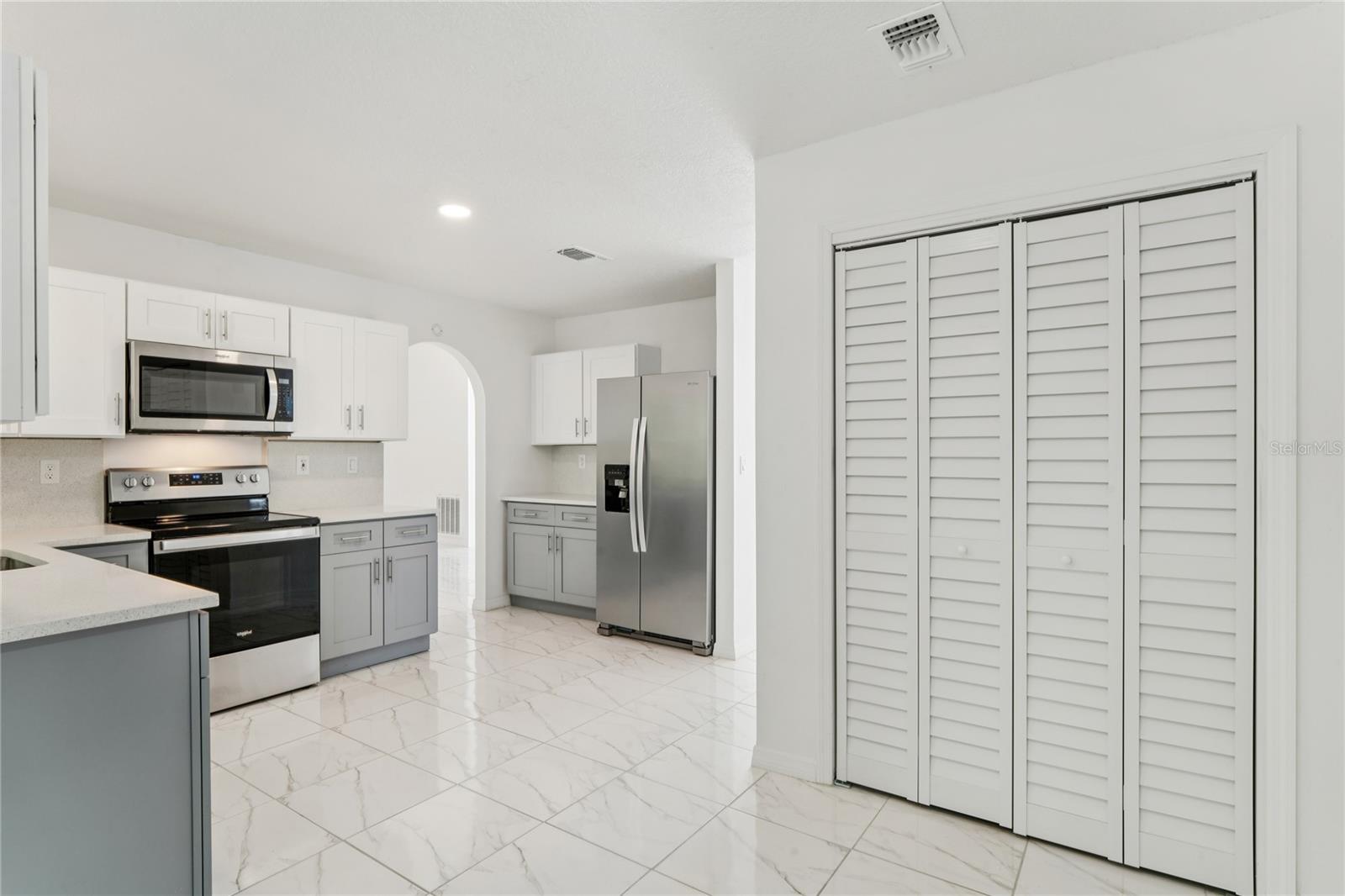 Image 10 of 39 For 10237 Carrin Road