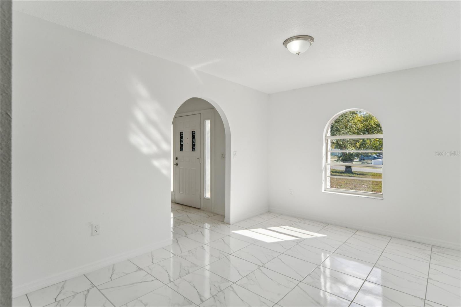 Image 11 of 39 For 10237 Carrin Road