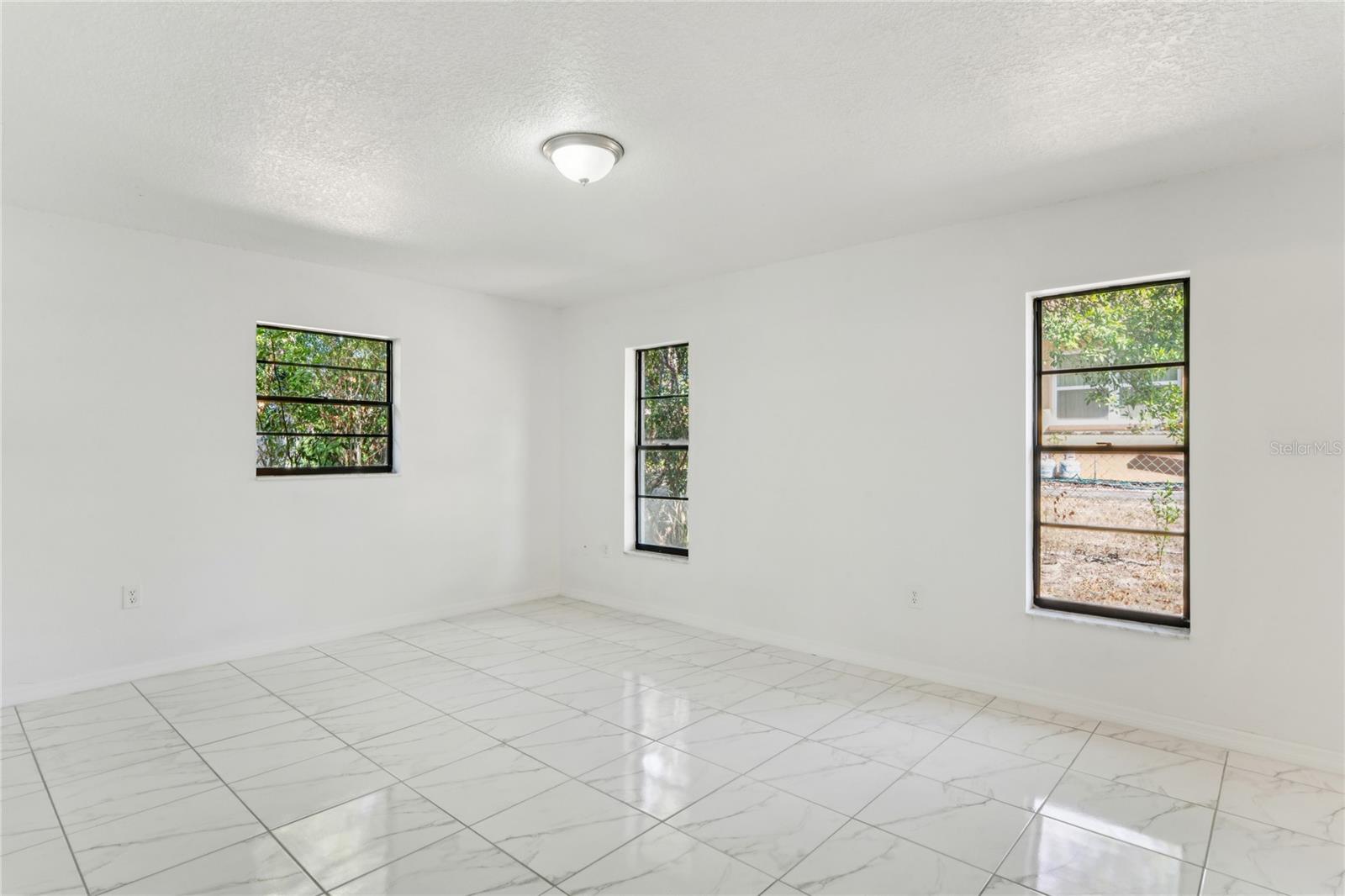 Image 13 of 39 For 10237 Carrin Road