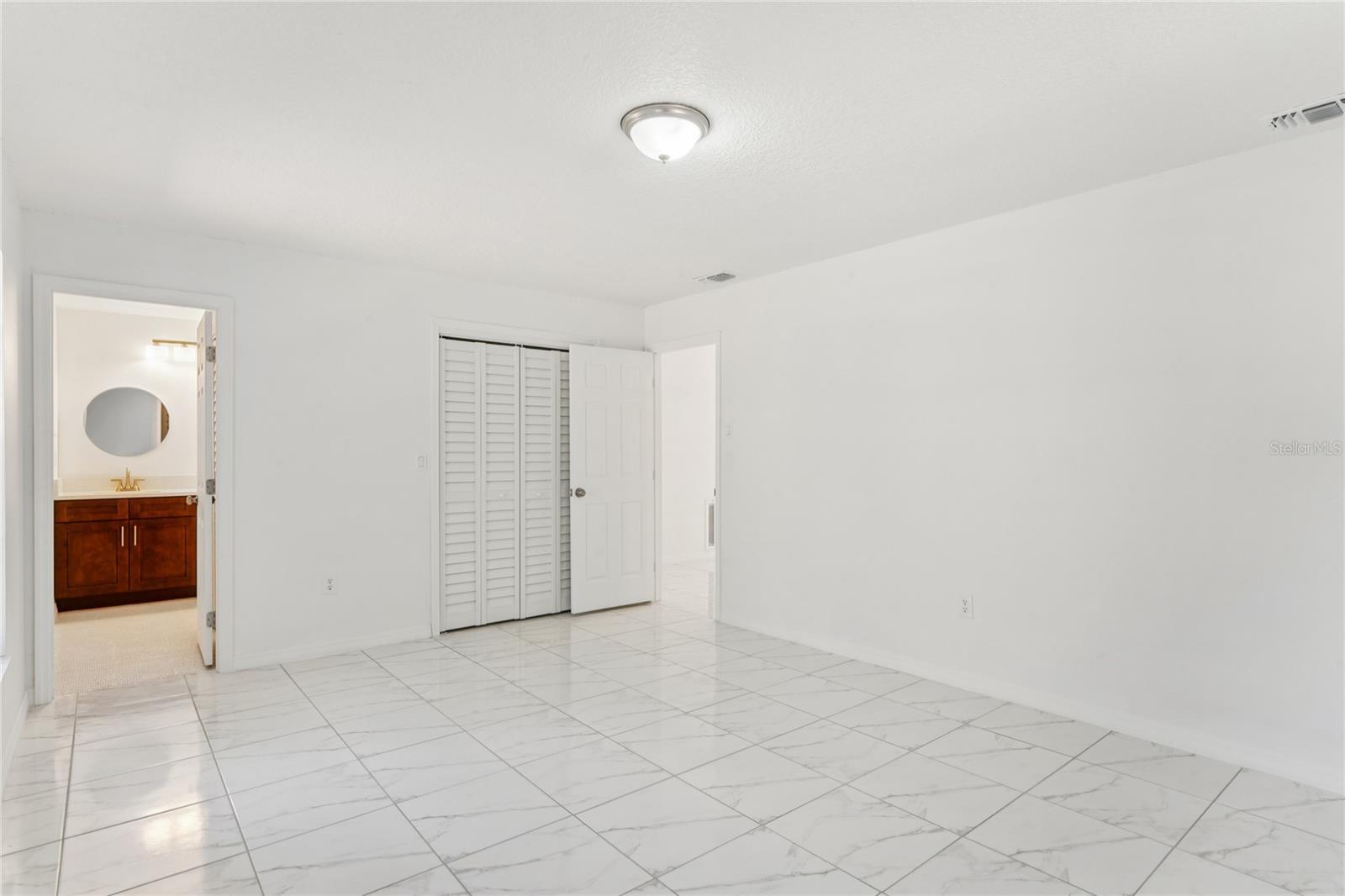 Image 14 of 39 For 10237 Carrin Road