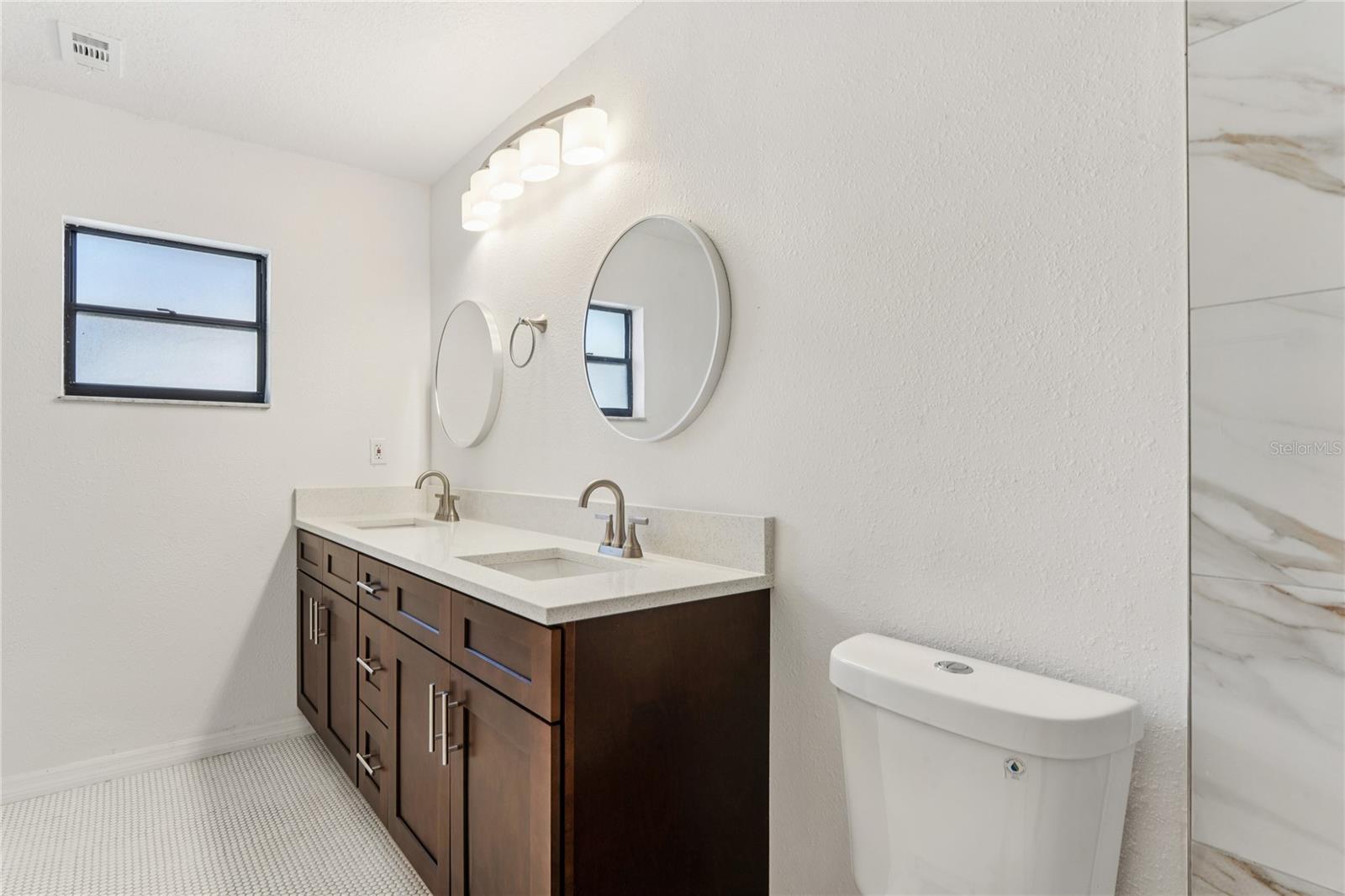 Image 15 of 39 For 10237 Carrin Road