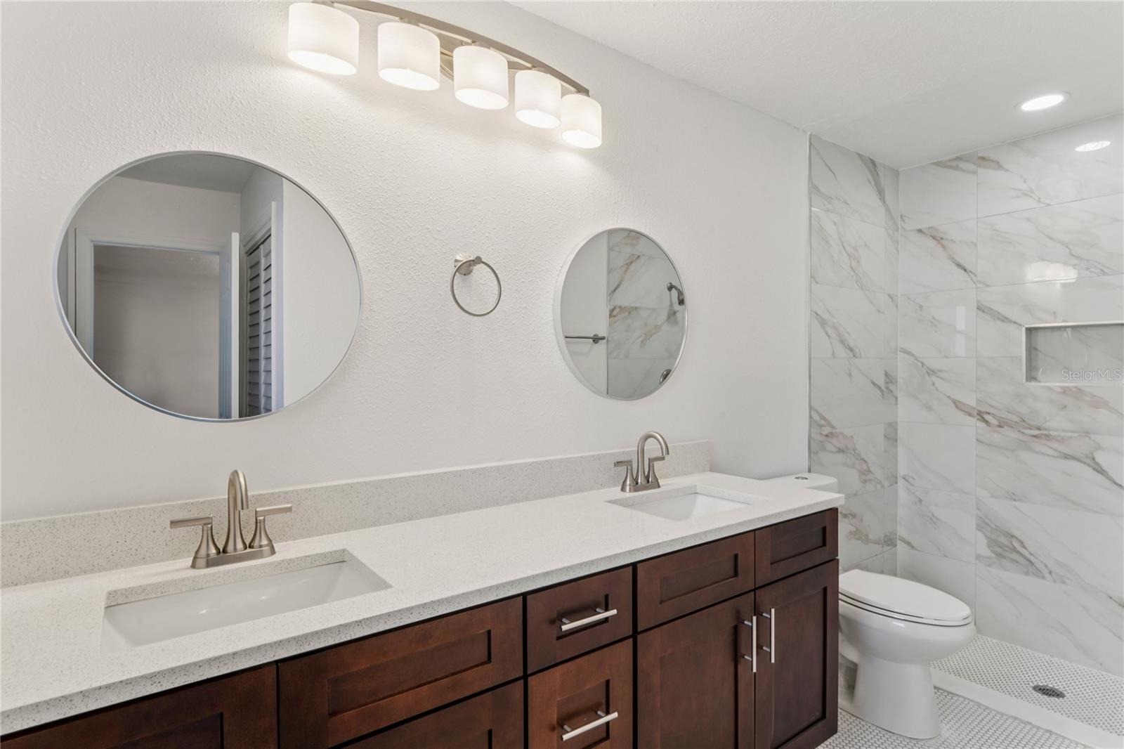 Image 16 of 39 For 10237 Carrin Road