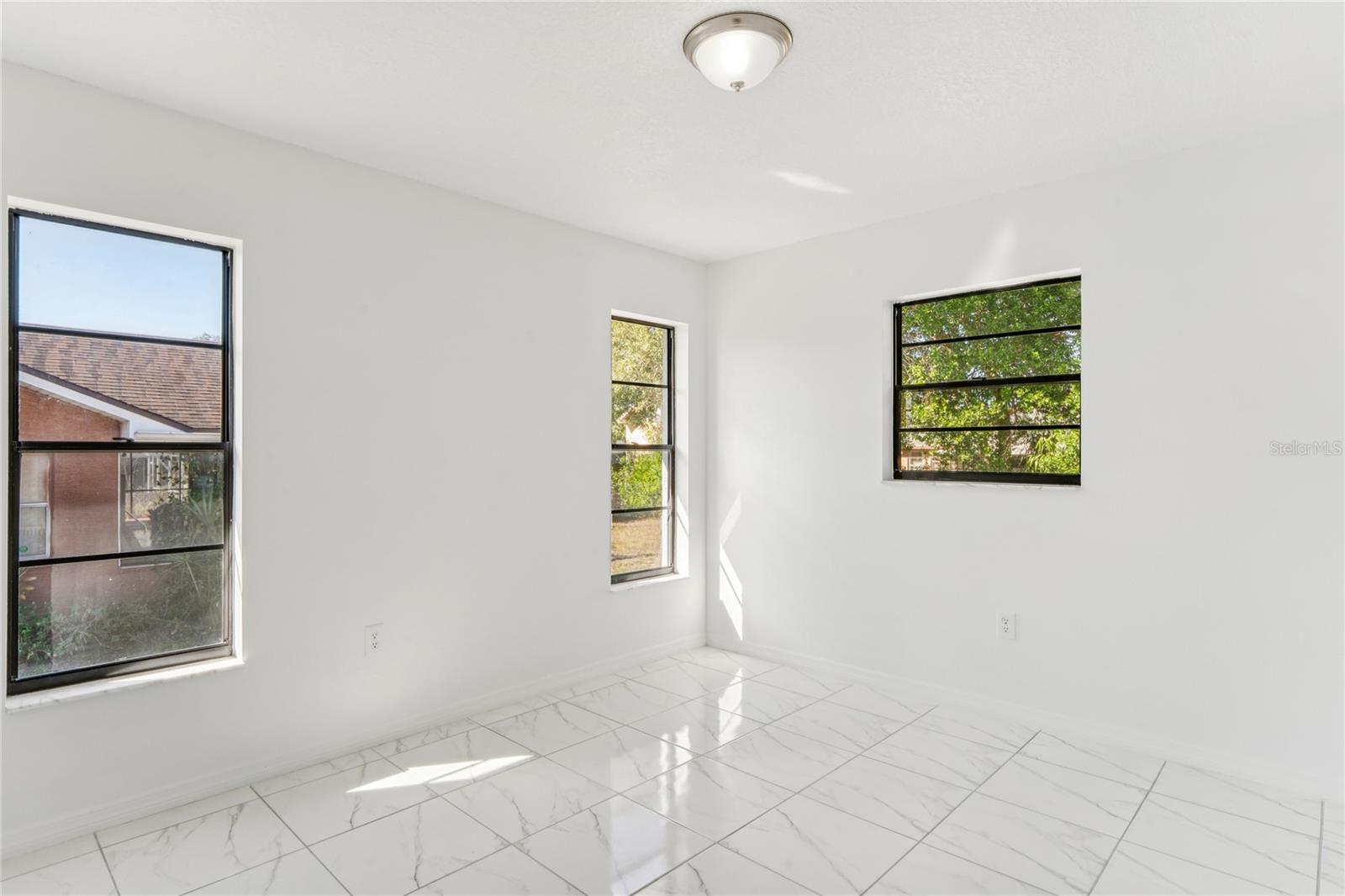 Image 18 of 39 For 10237 Carrin Road